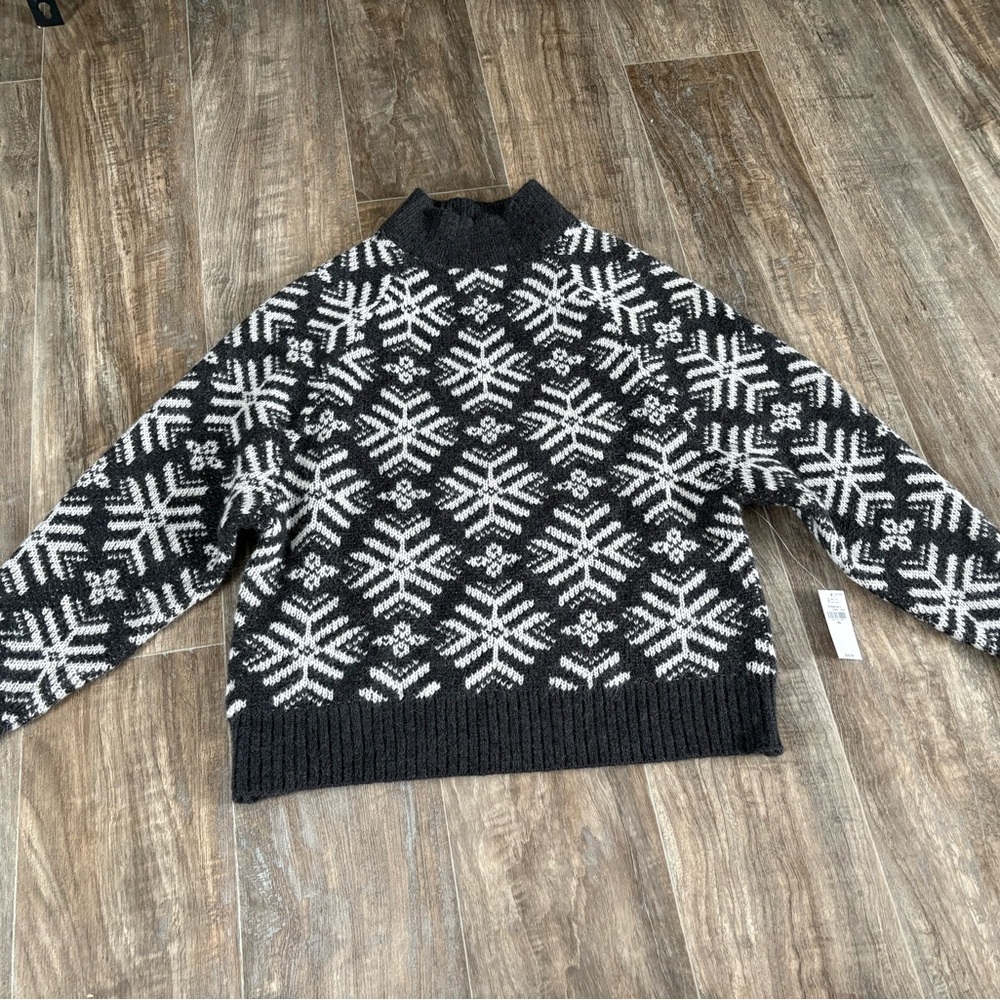 Old Navy Black and White Snowflake Hoodie